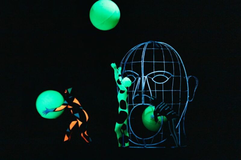 Prague: WOW Show Black Light Theater - What to Expect During the Show