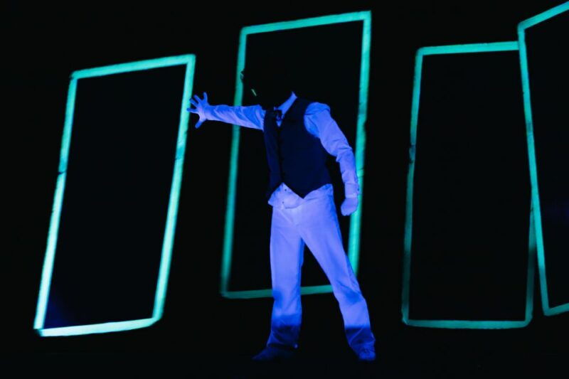 Prague: WOW Show Black Light Theater - FAQ