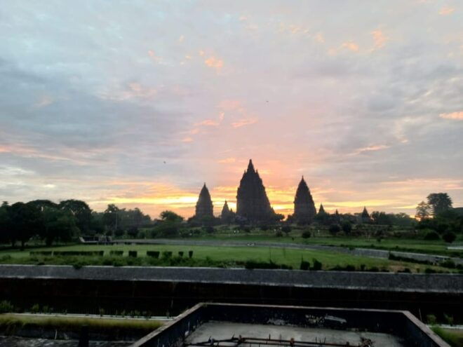 Prambanan Sunrise Tour - Transportation and Services
