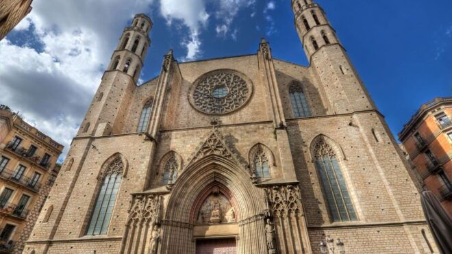 Premium El Born: History & Legends Comedy Tour - Booking Information