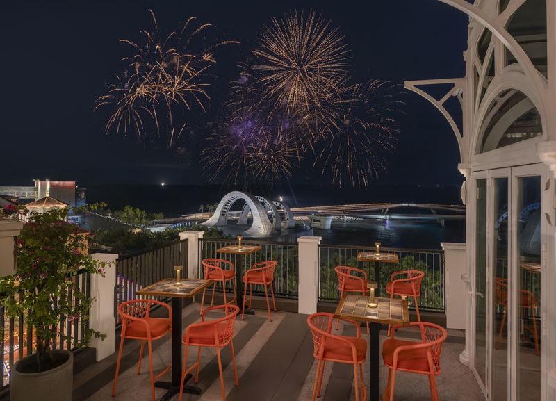 Premium Fireworks & Sunset Viewing from Cielo Rooftop Terrace - What the experience seems best suited to