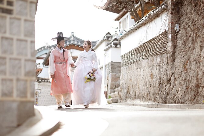 Premium Hanbok Experience in Hanboknam Gyeongbok Palace Branch - Overview and Features of the Premium Hanbok Experience