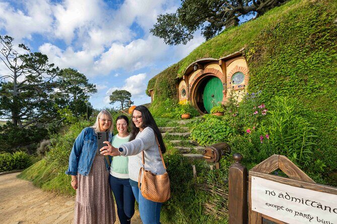 Premium Hobbiton Small Group Day Tour from Auckland - Potential Drawbacks to Keep in Mind