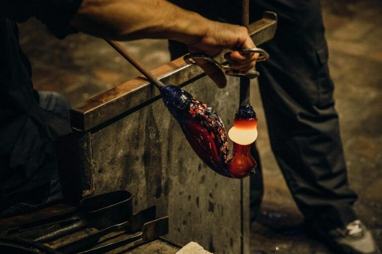Premium Lagoon Excursion: Murano Glass, Burano & Lace Museum - Discovering Buranos Charm