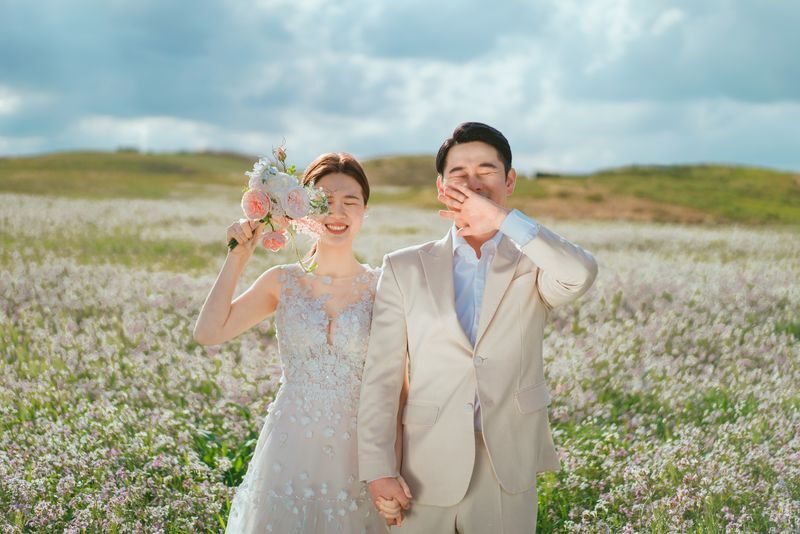 Premium Pre-Wedding & Wedding Snapshot in Jeju Island - A Jeju wedding shoot that handles the moving parts