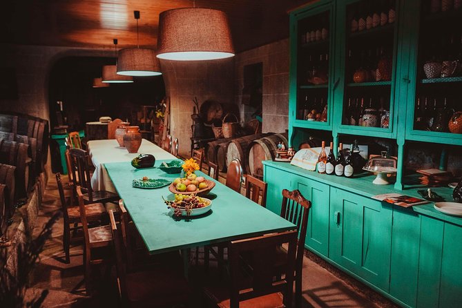 Premium Private Vinho Verde Tour:2 Wineries With Tastings & Lunch - Discover Vinho Verde Wine Tradition