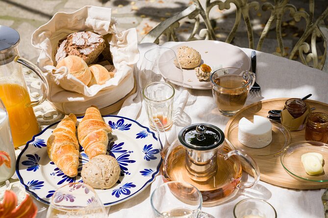 Premium Private Vinho Verde Tour:2 Wineries With Tastings & Lunch - Minimum Travelers Requirement and Options