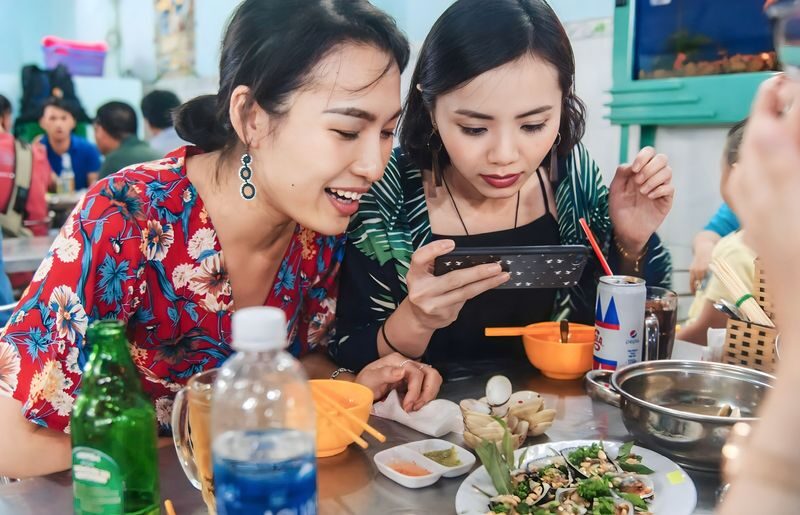 Premium Street Food Walking Tour In Ho Chi Minh City - Finish with bánh mì, beer, and dessert