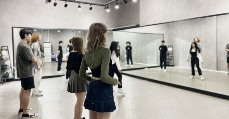 [Premium]1.5-hour Kpop Dance, Video & Photocard in Seoul - Activity Details and Logistics