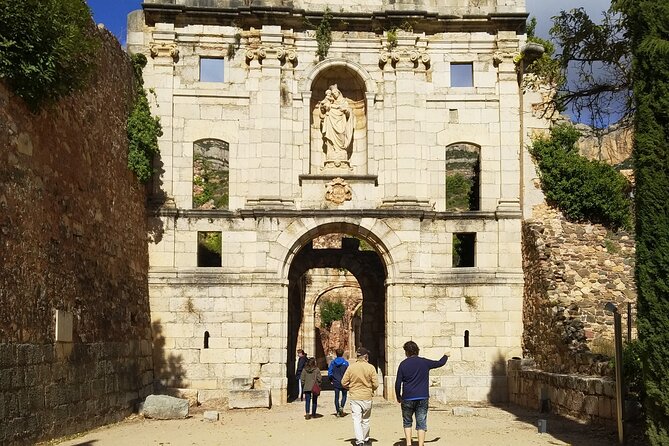 Priorat: 3 Wineries, Lunch, and Hotel Pick-Up - Common Questions