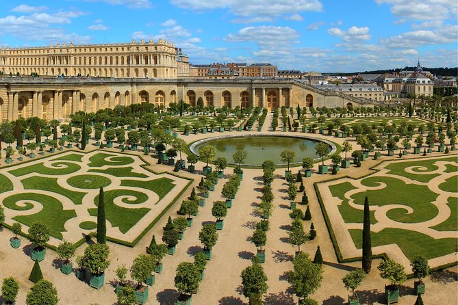 Priority Entrance Ticket to Versailles Palace, Gardens and Estate - Audio Guide and Devices