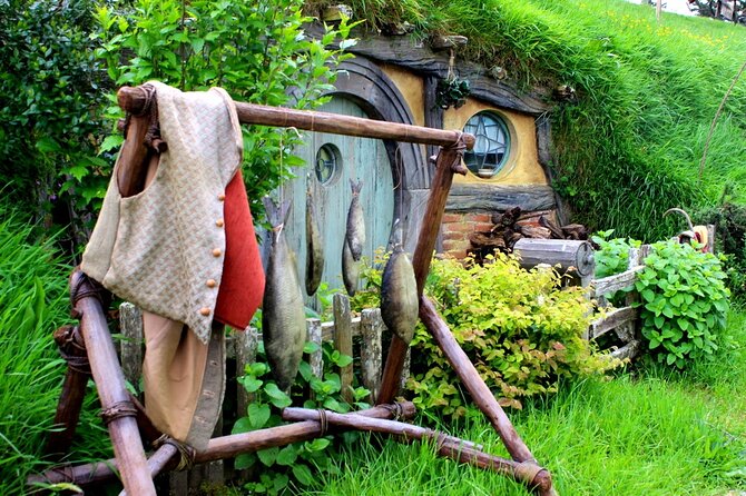 Private 2 Day Tour: Hobbiton, Waitomo, Rotorua Geothermal & Hamilton Gardens - Traveler Photos and Reviews