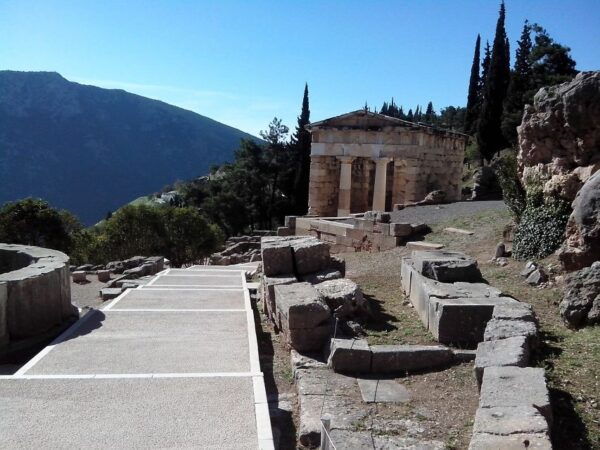 Private 2-Day Tour to Delphi, Meteora & Thermopylae - Additional Information & Recommendations