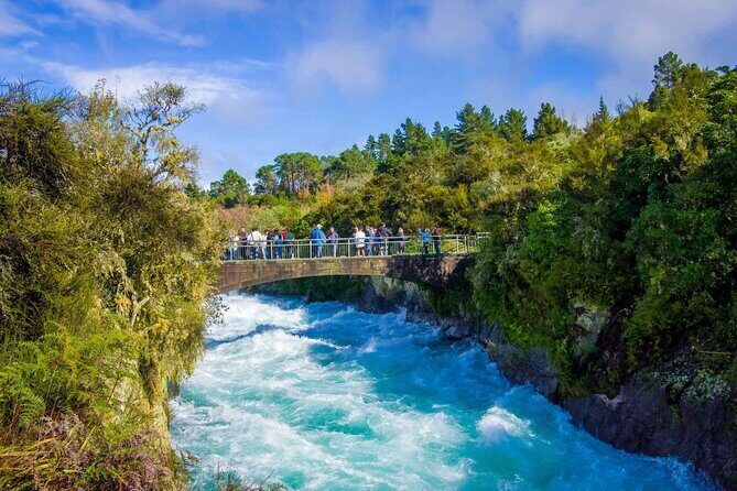 Private 2 Days Tour from Auckland - Waitomo, Hobbiton and Rotorua - Who Should Consider This Tour?