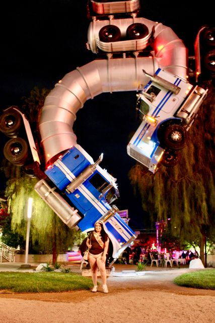 Private 2-Hour LV Limo Tour With Champagne and LV Goodies - Gift Option