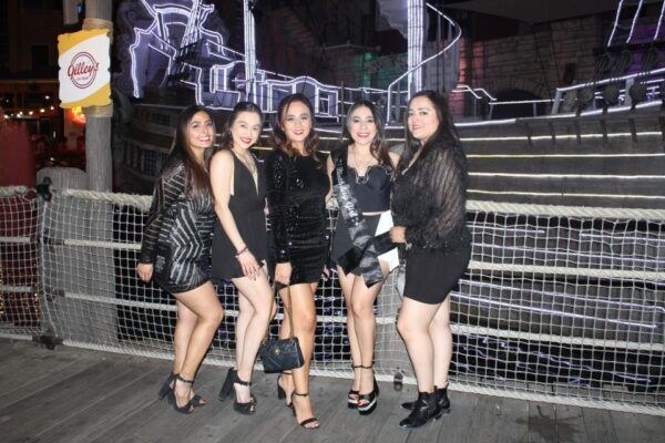 Private 2-Hour LV Limo Tour With Champagne and LV Goodies - Common Questions