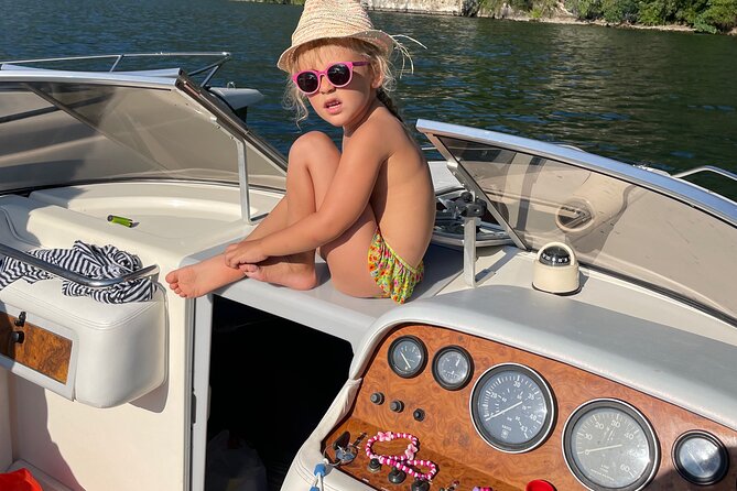 Private 2-Hour Motorboat Tour on Lake Como - Tour Start Time and Operating Hours