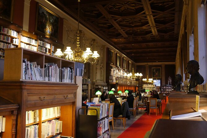 Private 2-Hour Paris Fine Arts School Studio Visit - Meeting and Pickup