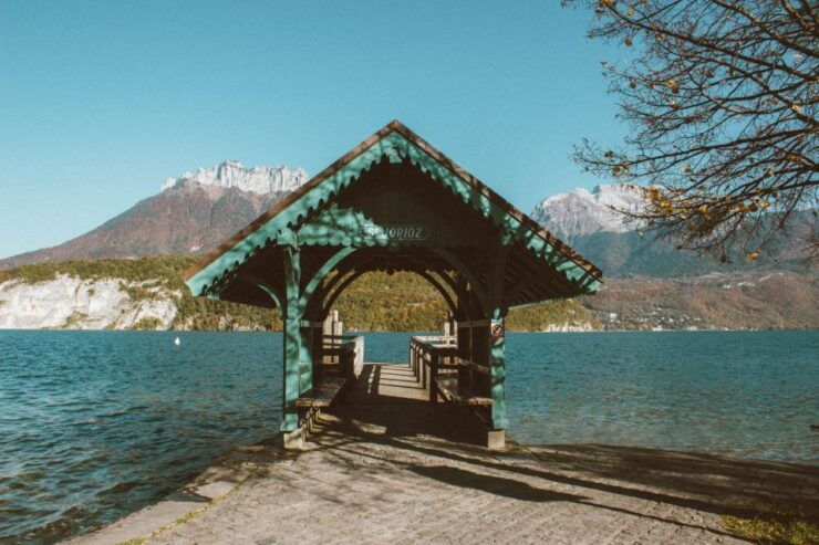 Private 2-Hour Walking Tour of Annecy With Official Guide - Highlights of the Tour