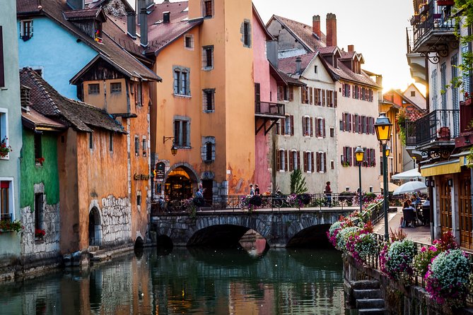Private 2-Hour Walking Tour of Annecy With Official Tour Guide - Tips for a Great Experience