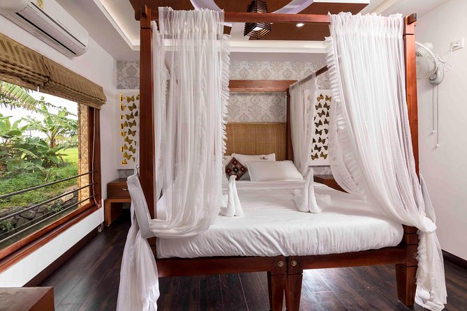 Private 3 Bedroom Luxury Houseboat Trip in Alleppy Backwaters - Scenic Backwaters Exploration