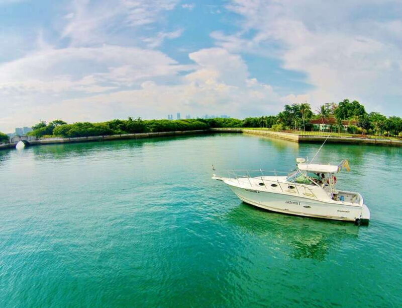 Private 34ft Yacht Charter to Lazarus Island - Good To Know