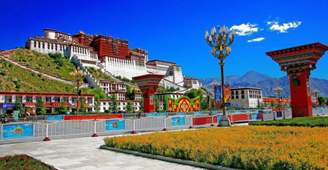 Private 4-Day Lhasa Tour Including Airport Pickup - Booking Information