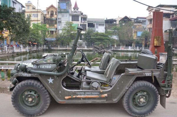 Private 4-Hour Jeep Tour: Hoa Lo Prison & The Downed B-52 - Exploring Hanois Streets and Landmarks