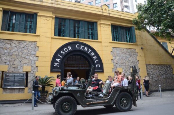 Private 4-Hour Jeep Tour: Hoa Lo Prison & The Downed B-52 - Language Options