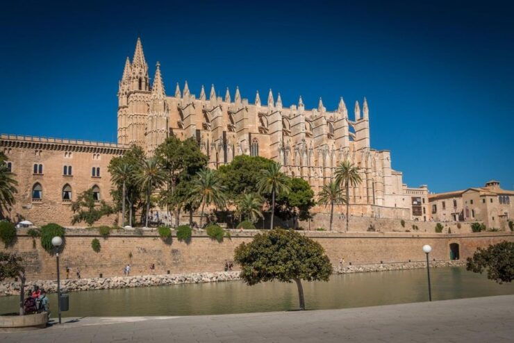 Private 4-Hour Tour of Palma De Mallorca (Hotel/Port Pickup) - Tour Duration and Guide Availability
