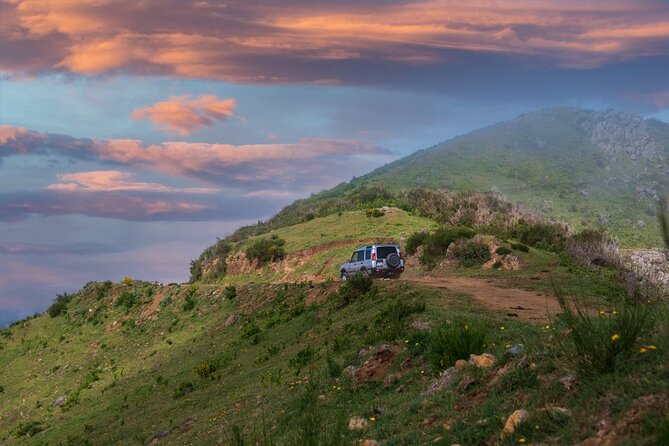 Private 4x4 Jeep Half Day - Picturesque Peaks, Vineyards, Skywalk - The Sum Up