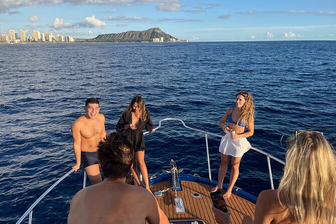 Private 5 Hour Charter on board our yacht in Waikiki - Exploring the Waikiki Yacht Charter Experience