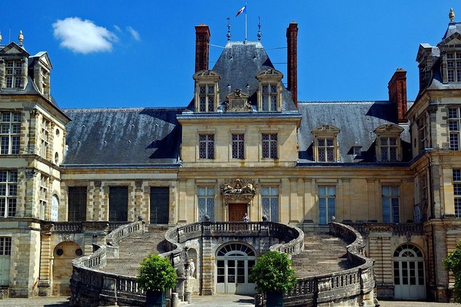 Private 5-Hour Round Transfer to Fontainebleau From Paris - Overview of Château De Fontainebleau