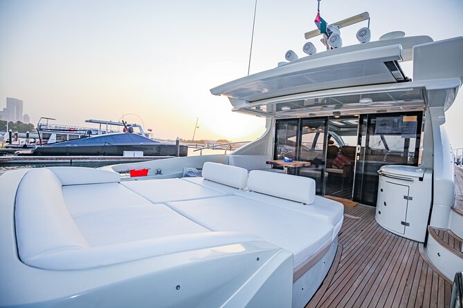 Private 68ft Azimut Yacht Cruise - Included Amenities and Services
