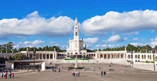 Private 8H Tour to Fátima Batalha and Óbidos From Lisbon - Frequently Asked Questions