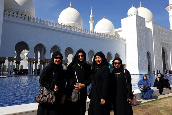 Private Abu Dhabi Sightseeing Tour by Luxury Minivan 6X Person - Capacity and Group Size