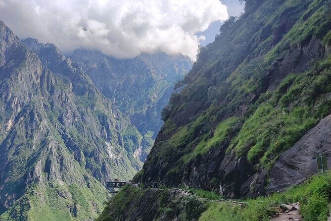 Private Adventure: A Day Hike Through Tiger Leaping Gorge - Who Should Consider This Tour?