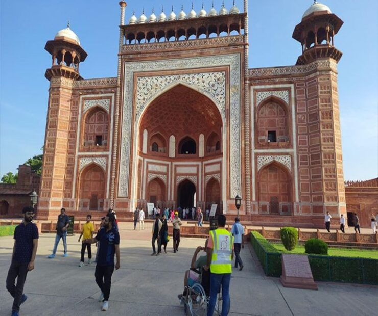 Private Agra to Jaipur Transfer Via Fatehpur Sikri/Stepwell - Activity Description
