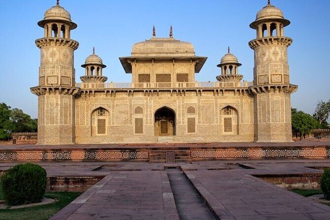 Private Agra Tour to Itmad-ud-Daula by Tuk Tuk, - FAQs