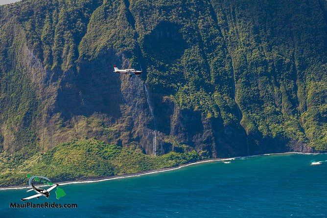 Private Air Tour 5 Islands of Maui for up to 3 People See It All - Live Commentary and Interaction
