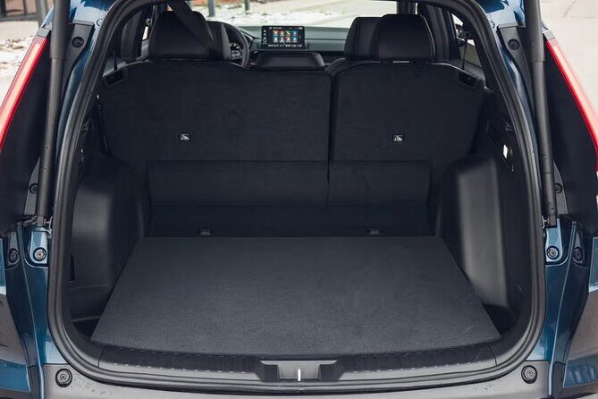 Private Airport Transfer from DCA to Downtown Washington, D.C. - The Vehicle and Amenities: Comfort That Counts