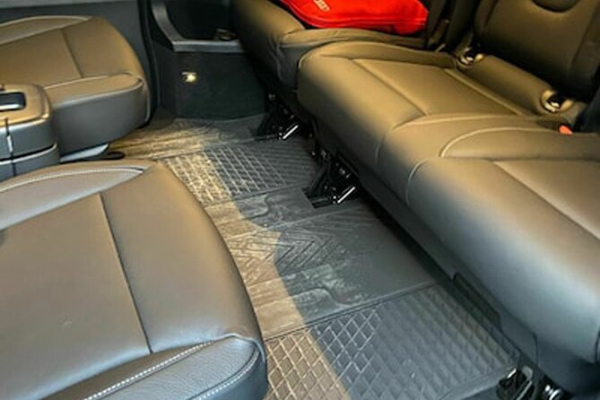 Private Airport Transfer in Vienna for up to 8 People in Minibus - Operational Information and Tips