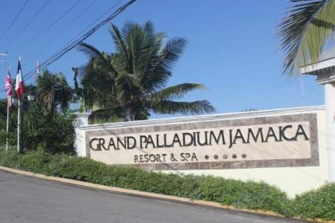 Private Airport Transfer To And From Grand Palladium - Introduction
