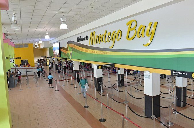 Private Airport Transfer to Breathless Resorts and Spa - How the Experience Compares with Other Options