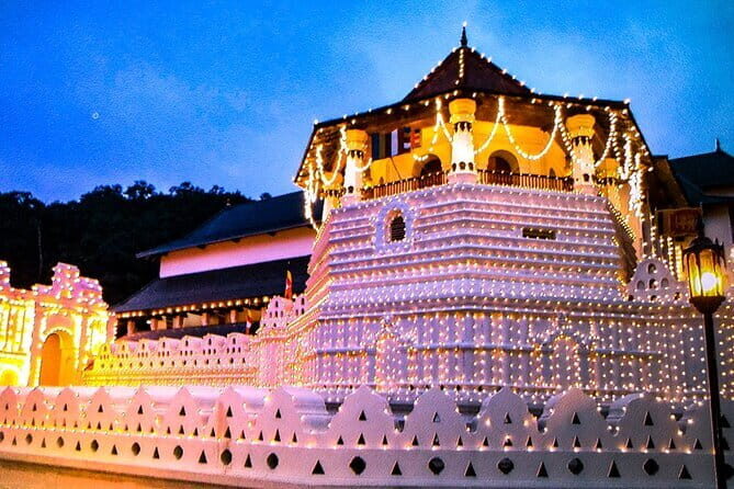 Private All Inclusive Day Tour to Kandy from Colombo and Negombo - Considerations and Practical Tips