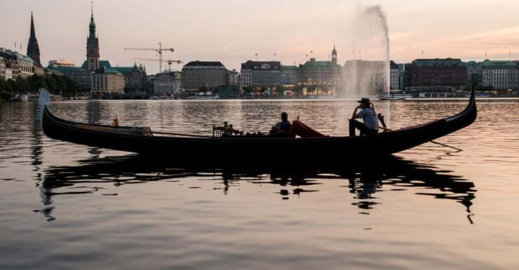 Private Alster Lake Romantic Tour in a Real Venetian Gondola - Experience Details