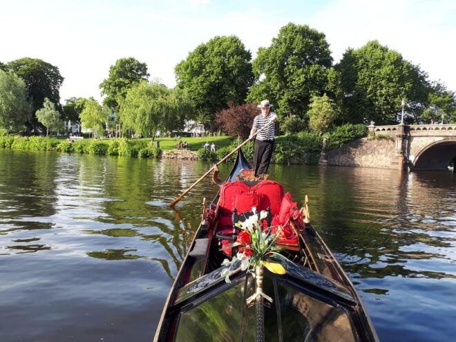Private Alster Lake Romantic Tour in a Real Venetian Gondola - Inclusions and Exclusions