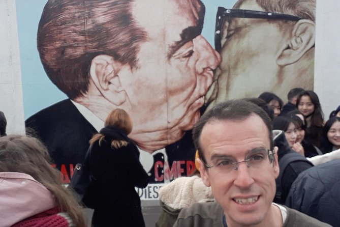 Private Alternative Berlin With N. Jacob - Graffiti, Murals and Hippies Squats - Tour Overview