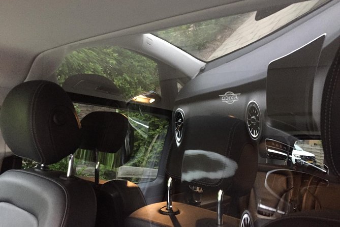 Private AMS Schiphol Airport Arrival Transfer to AMSterdam City - Exclusive Private Transfer Experience