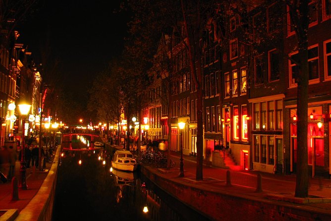 Private Amsterdam Red Light District Tour With Food Tastings - Dutch Food Tastings